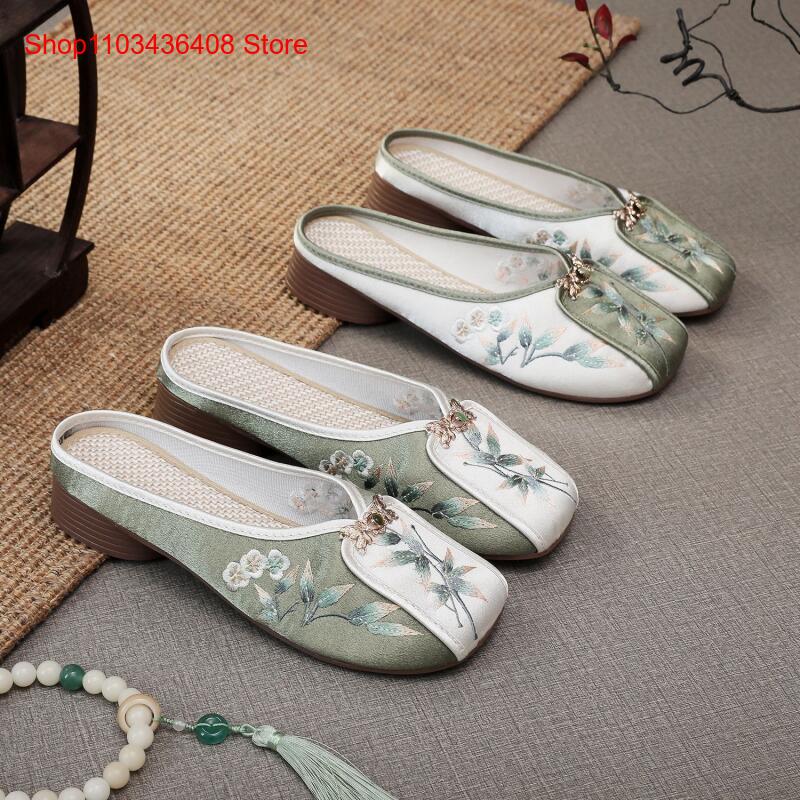 Novos Chinelos Bordados para C - New Ethnic Fashion avaliação e preço